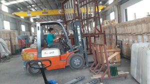 xe nâng tại vũng tàu trong ngành sản xuất ván ép gỗ